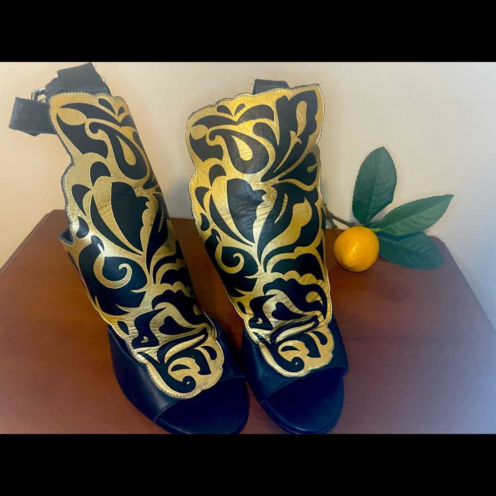 MIISTA London High Corset Style Sandal